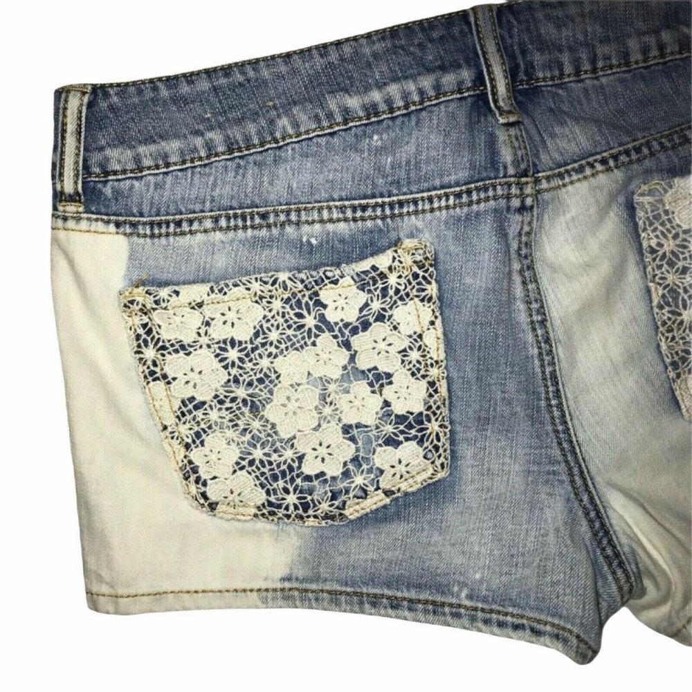 American Eagle Bleach Ombre Floral Lace Shorts 4 - Picture 7 of 8